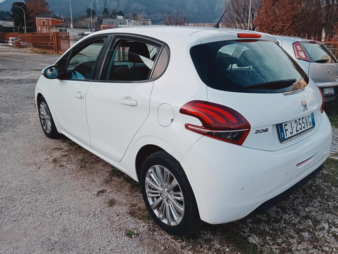 Peugeot 208 PureTech 82 5p. GPL Access