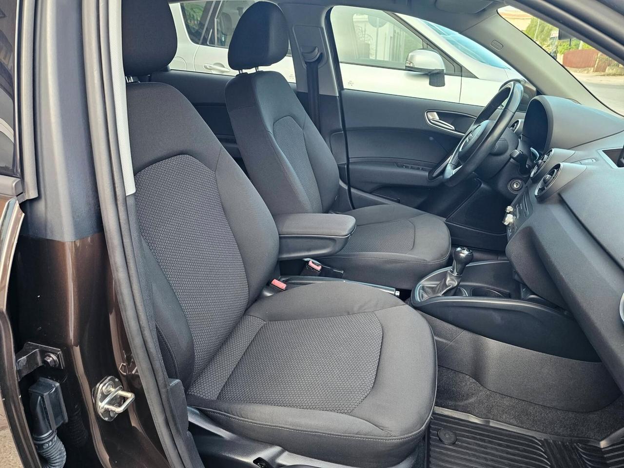 AUDI A1 SPB 1.6 TDI 90CV AMBITION BICOLOR