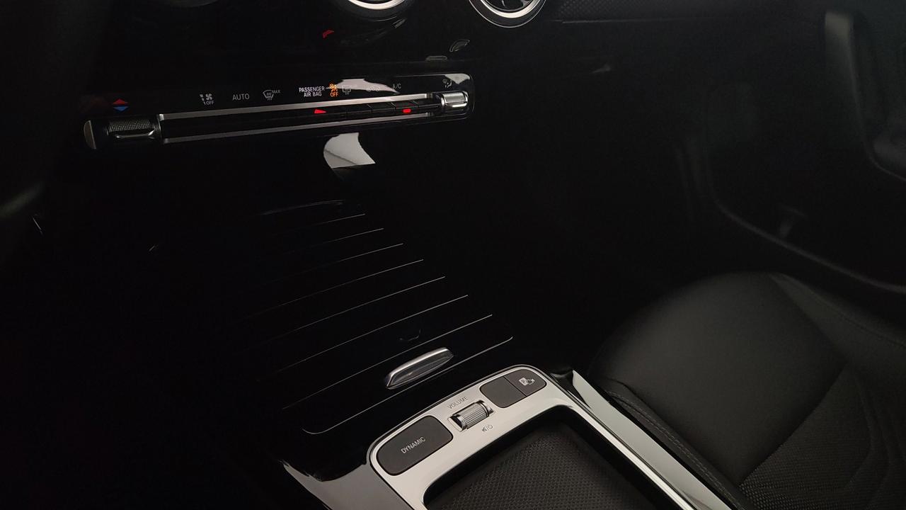 Mercedes-Benz CLA Shooting Brake 180 d Advanced auto