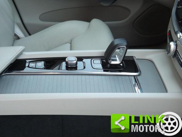 VOLVO XC60 B4 (d) AWD automatico Plus Dark ben tenuta