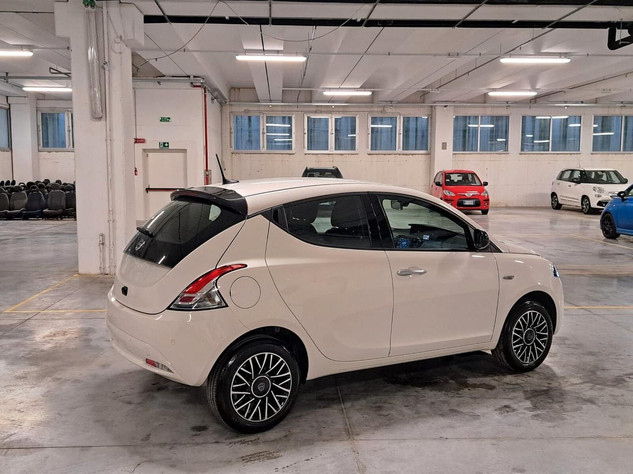 Lancia Ypsilon 1.0 FireFly Hybrid Platino MY'24 Km. 0 (GT568BT)