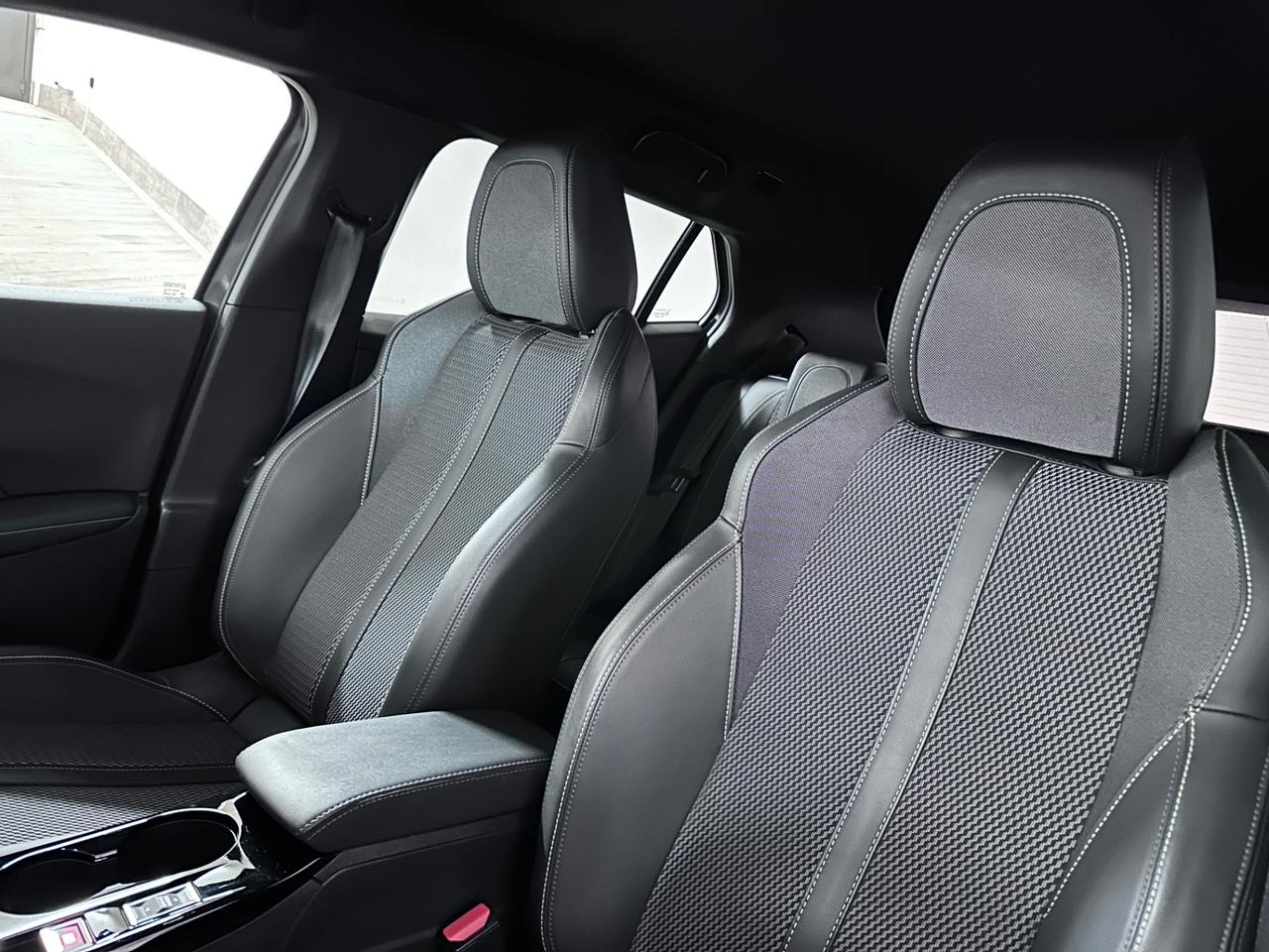 Peugeot 2008 PureTech 130 S&S EAT8 GT