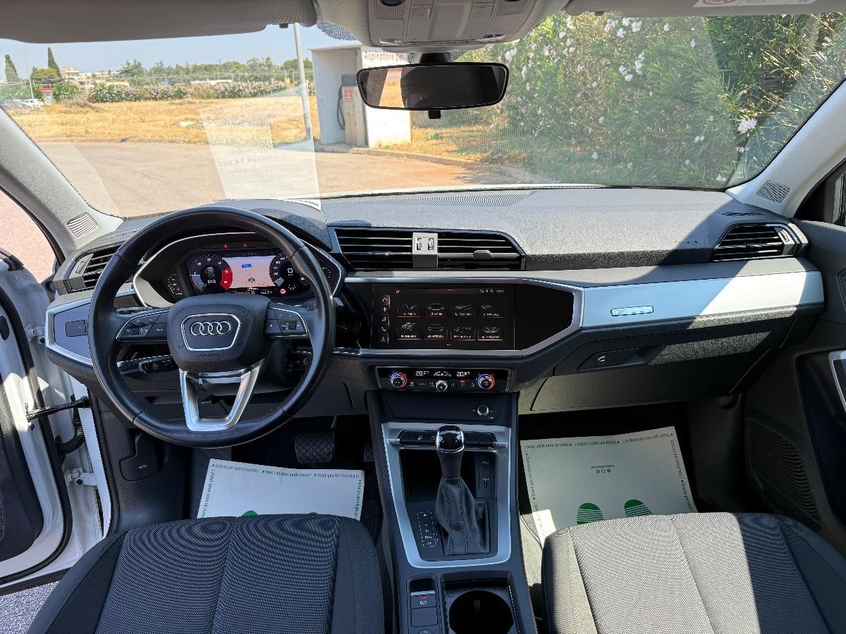 AUDI - Q3 - 35 TDI S tronic Business Advanced