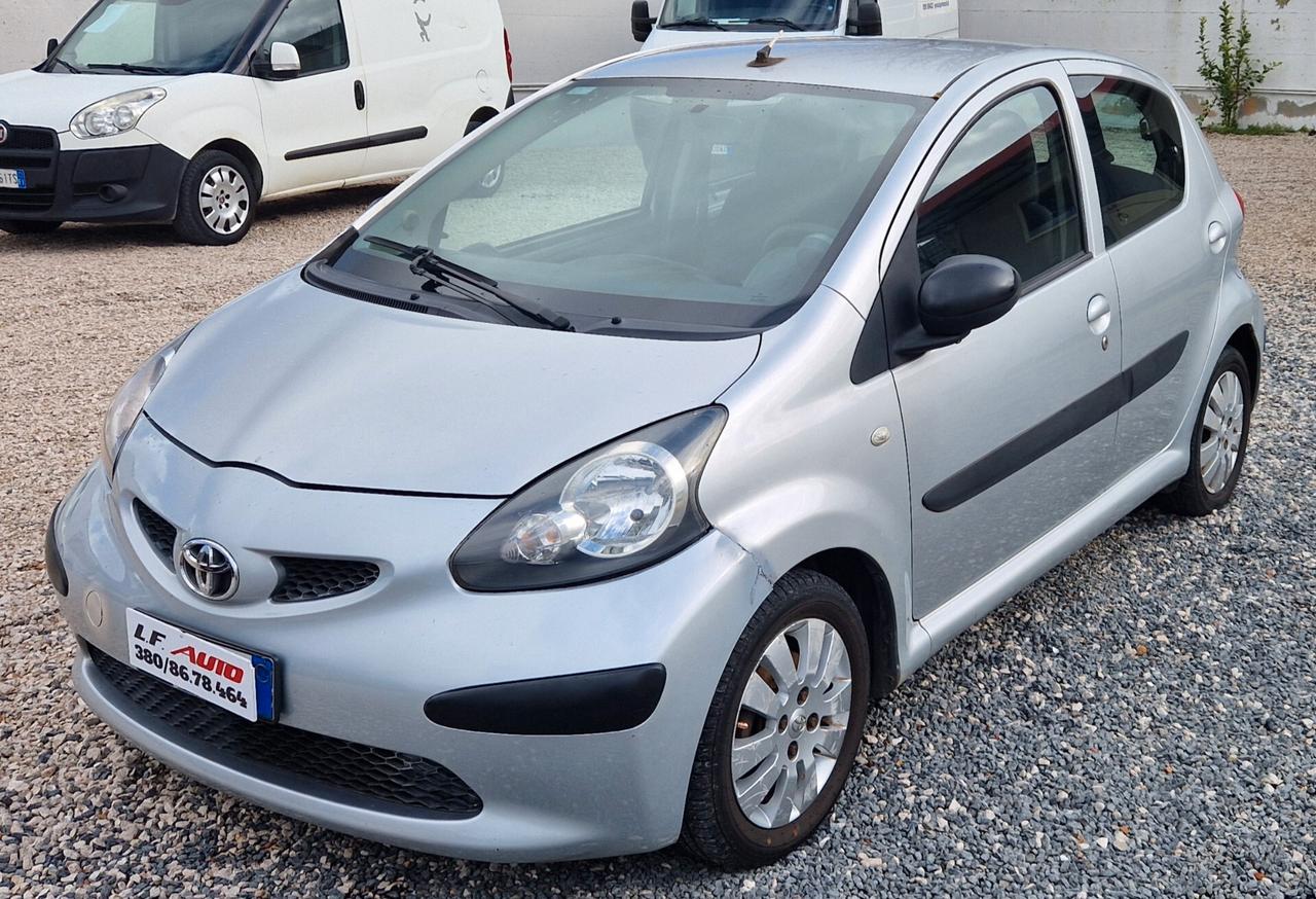 Toyota Aygo 1.4 turbodiesel 5 porte Sol 2009