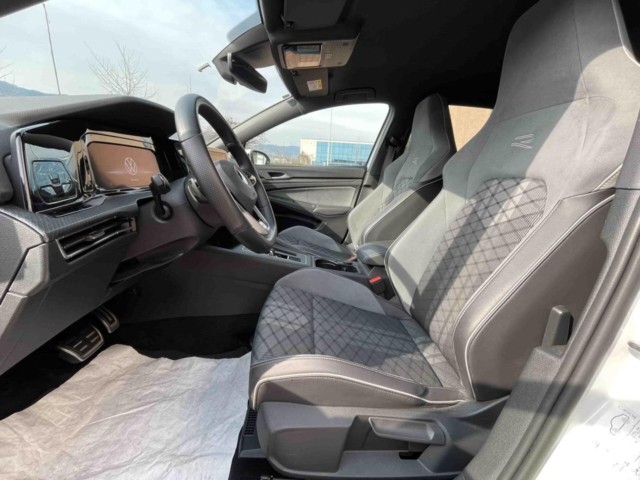 Volkswagen Golf 1.5 eTSI 130 CV EVO ACT DSG R-Line