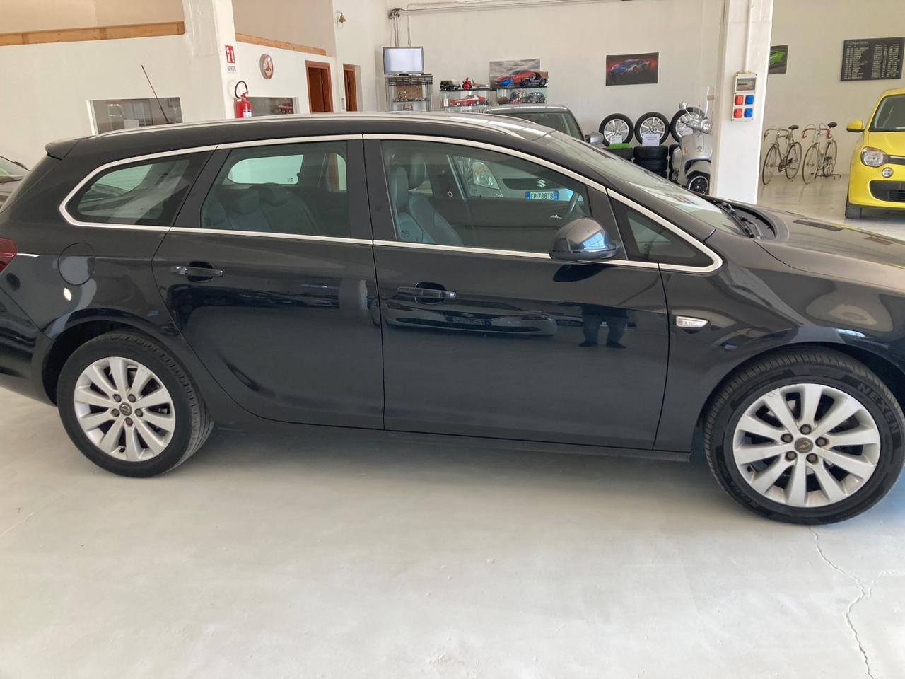 Opel Astra 1.7 CDTI 130CV EcoFLEX S&S 5 porte Cosmo