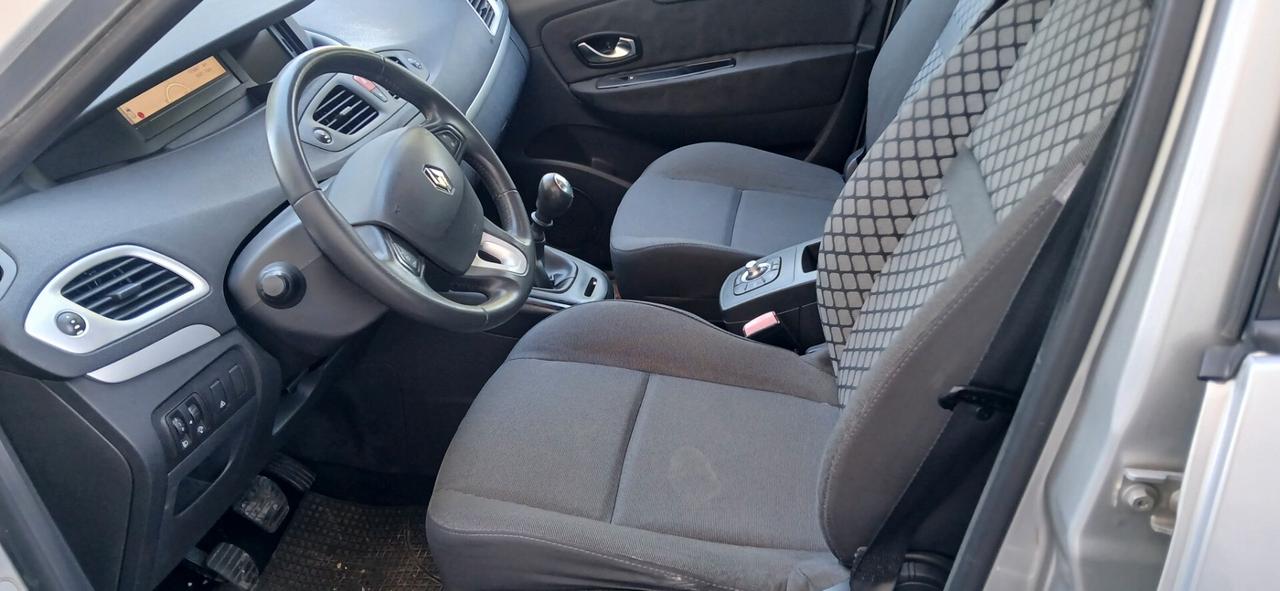 Renault Gran Scenic 7 posti neopatentati