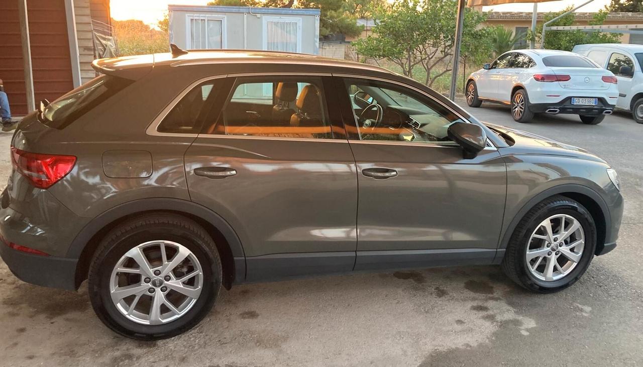 Audi Q3 35 TDI S tronic Business