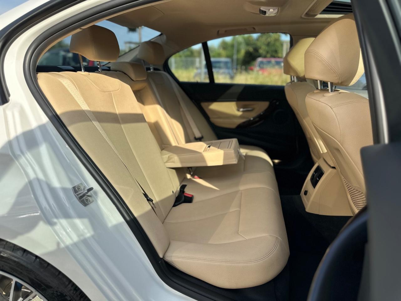 Bmw 320i berlina Business Advantage aut.