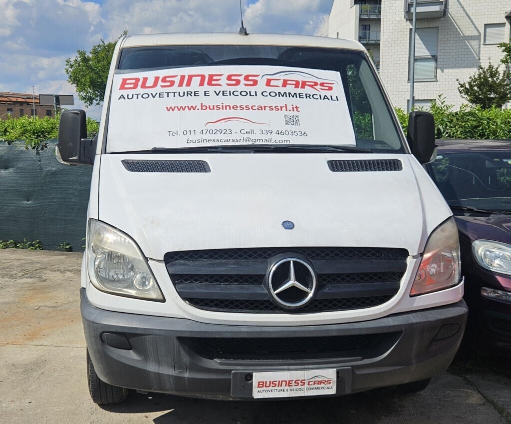 MERCEDES 209 CDI CON GANCIO TRAINO - NON MARCIANTE - VENDITA ESCLUSIVA A COMMERCIANTI DI AUTO!