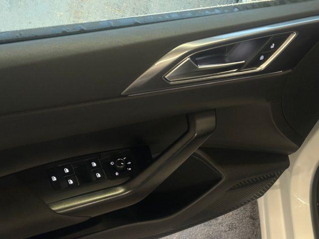 VOLKSWAGEN Polo 1.0 VI