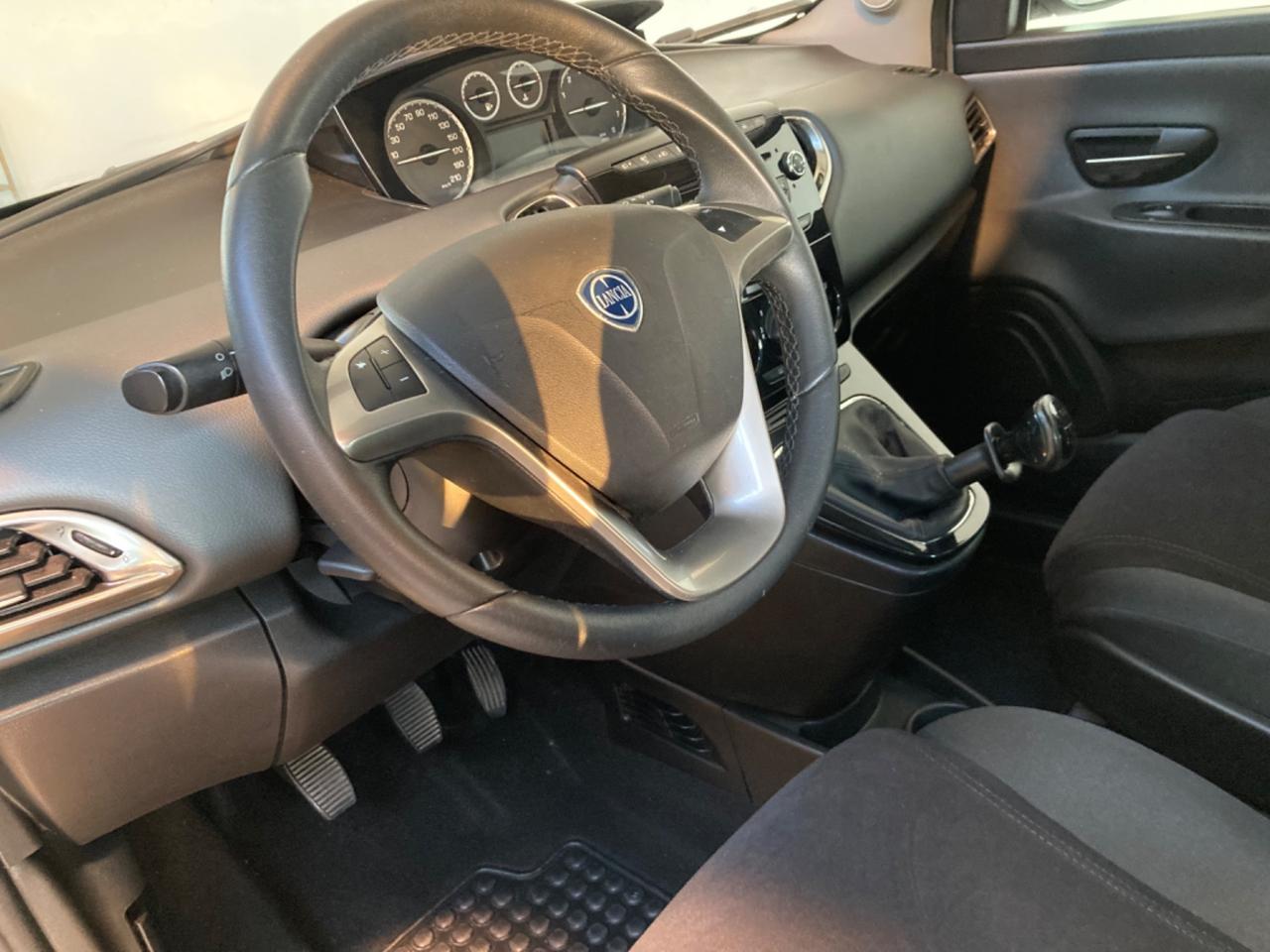 Lancia Ypsilon 1.2 69 CV 5 porte Gold km. Originali