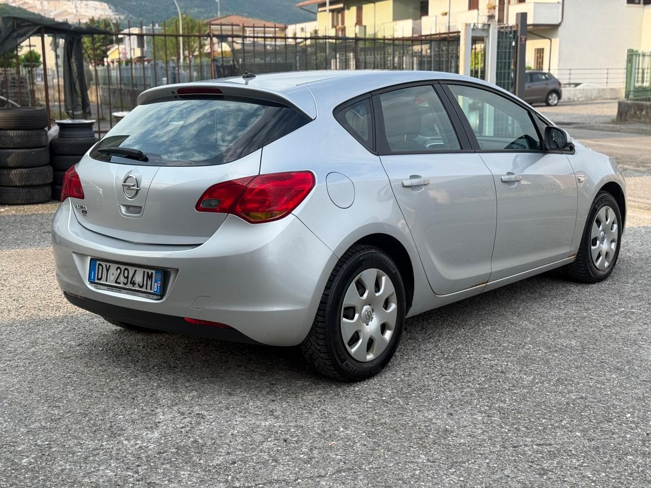 Opel Astra 1.8 16V VVT 5 porte Cosmo