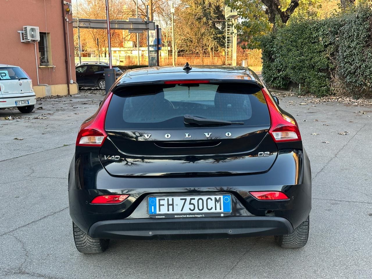 Volvo V40 D2 R-DESIGN MOMENTUM X NEOPATENTATI