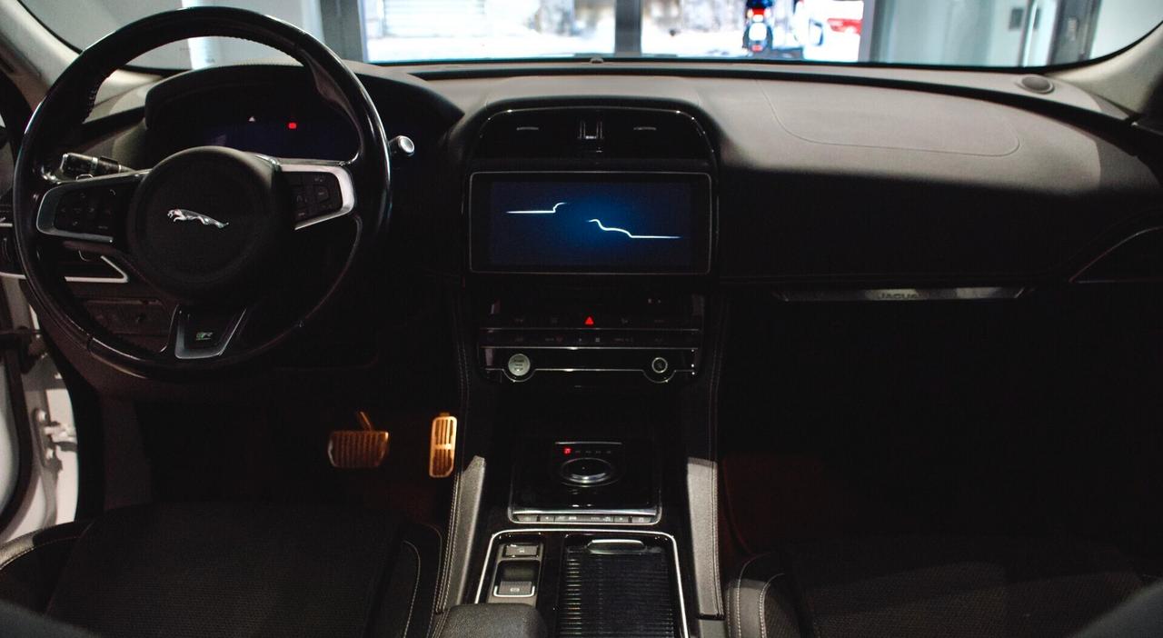 Jaguar F-Pace 2.0 250 CV AWD aut. R-Sport