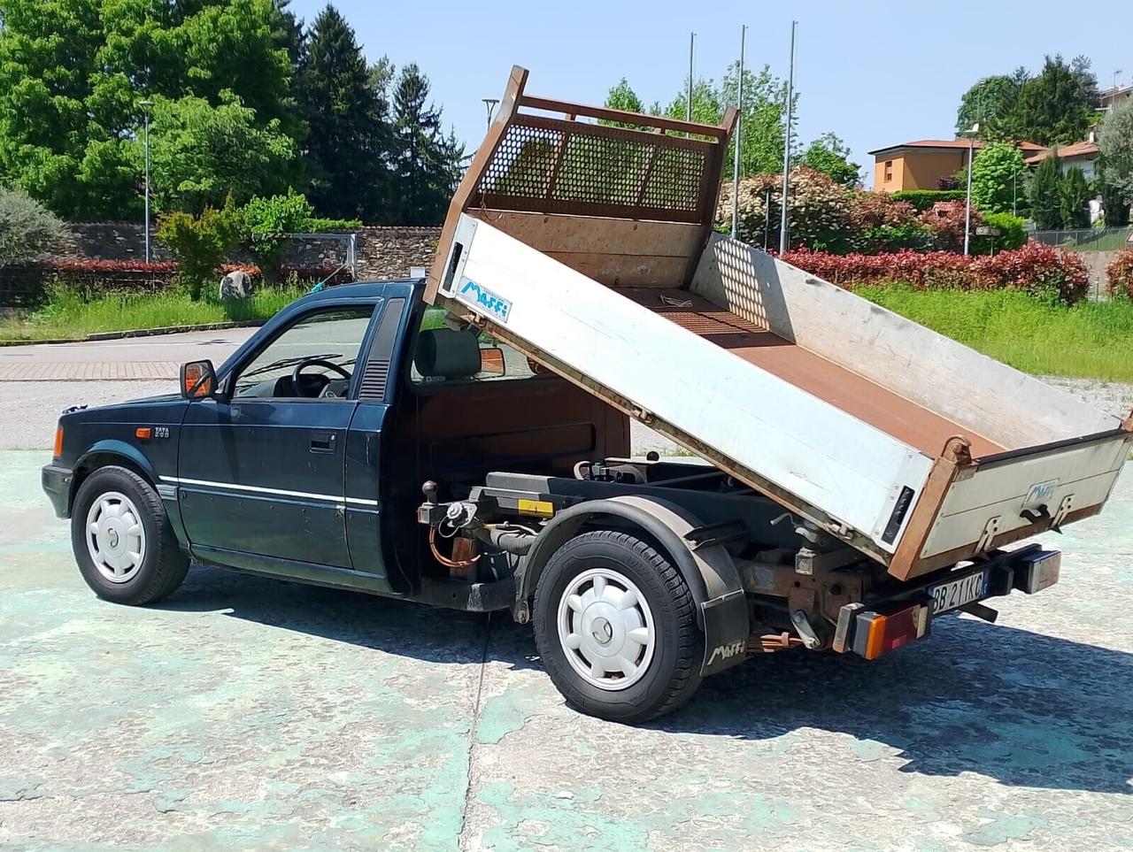 Tata Ribaltabile anno 99 cc 2.0 diesel