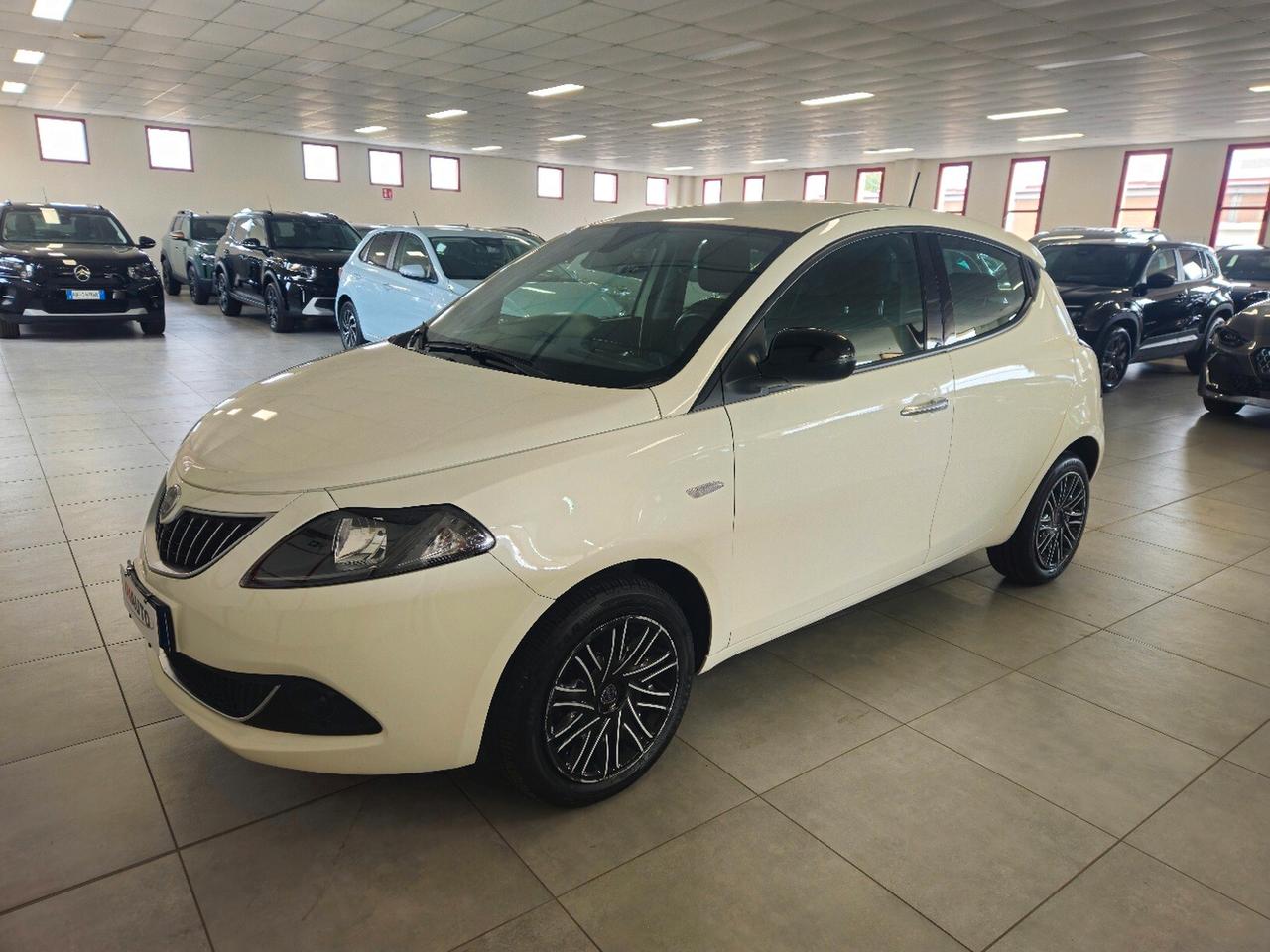 Lancia Ypsilon 1.0 FireFly 5 porte S&S Hybrid Gold