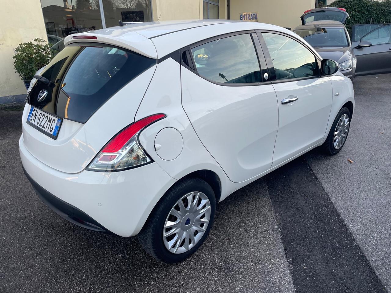 Lancia Ypsilon 1.2 69 CV 5 porte GPL Ecochic Silver