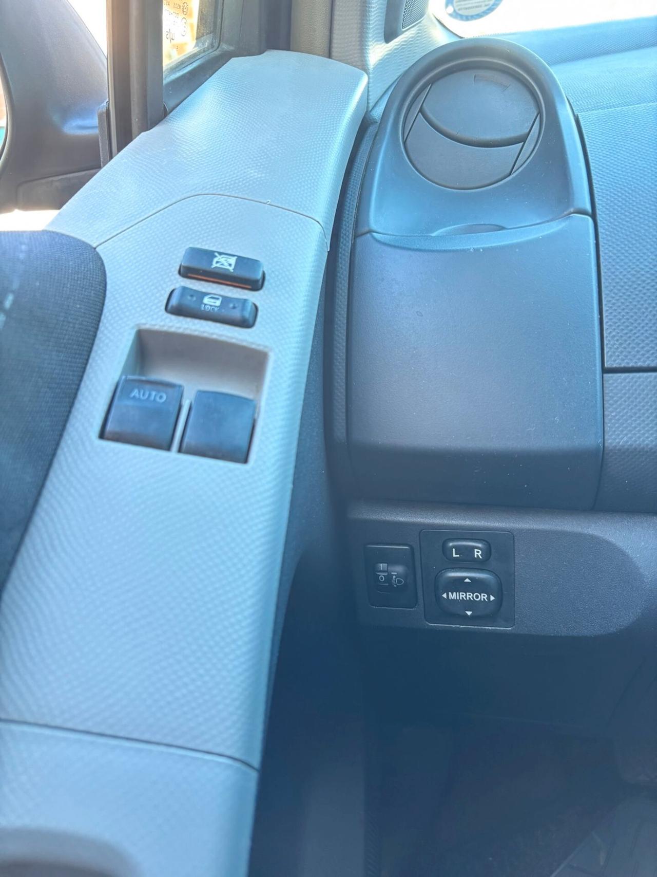 Toyota Yaris 1.0 3 porte