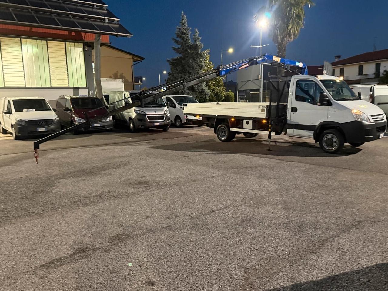 IVECO DAILY 35C 18 MOTORE 3.0 1 80 CV CASSONE DA 430 FISSO E GRU PM 3 ALTEZZA 10M
