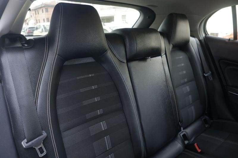 Mercedes-Benz GLA Mercedes-Benz GLA 200 d Automatic 4Matic Sport 100KW ANNO 2018