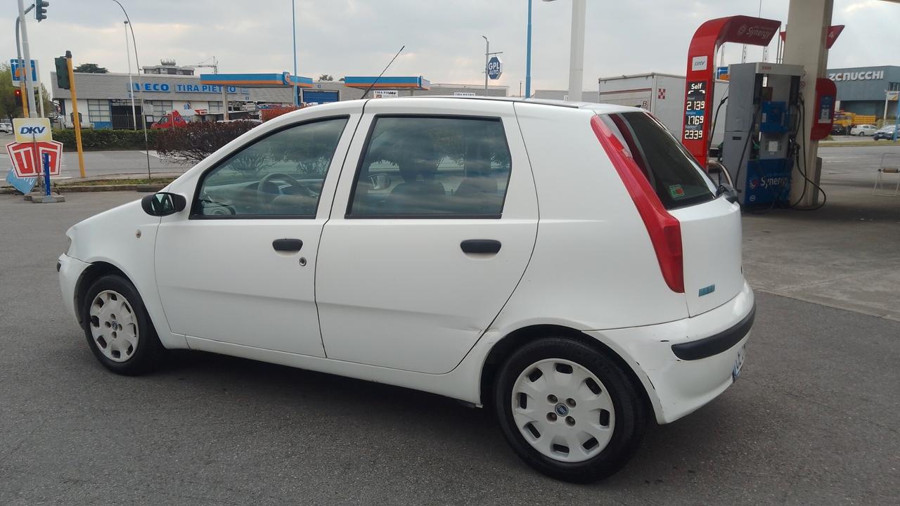 Fiat Punto 1.2i cat 5 porte 100milakm NEOP 2003
