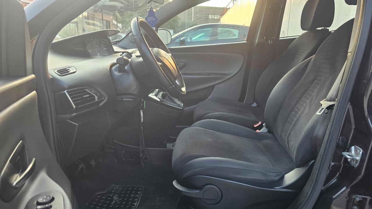 Lancia Ypsilon 0.9 TwinAir 85 CV 5 porte S&S DFN Platinum