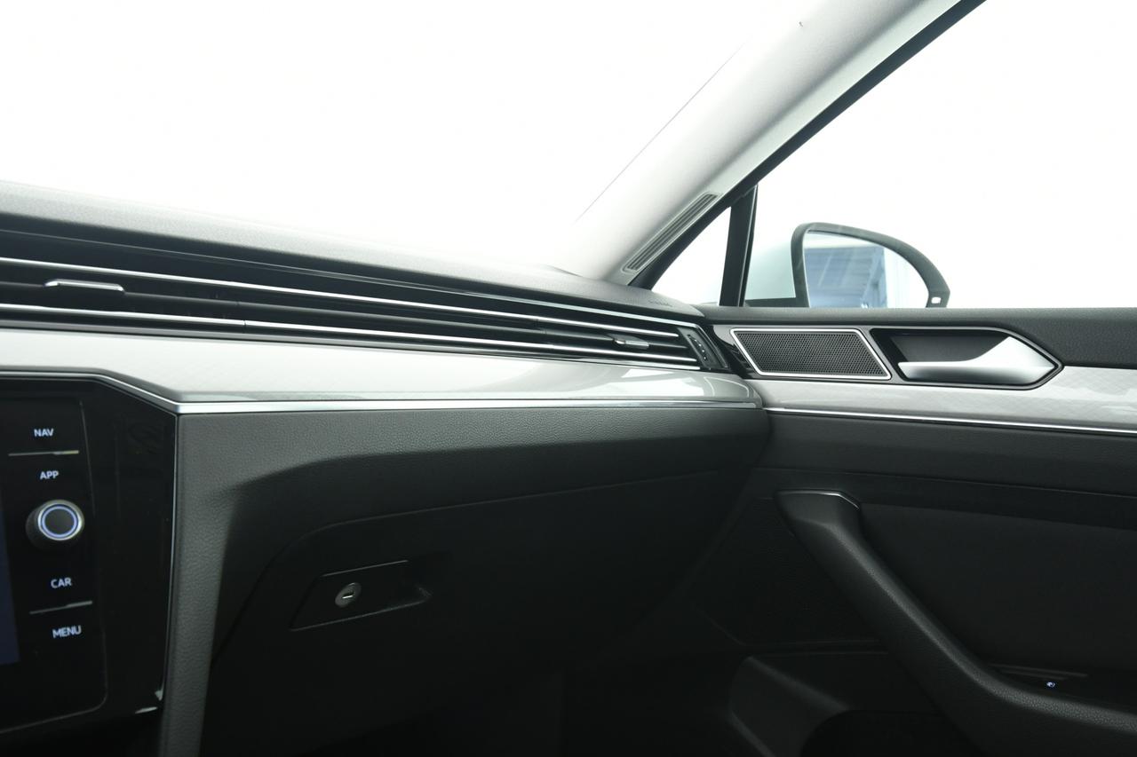 VOLKSWAGEN Passat Variant 2.0 tdi Business 122cv dsg NEOPATENTATI+ACC+CAMERA