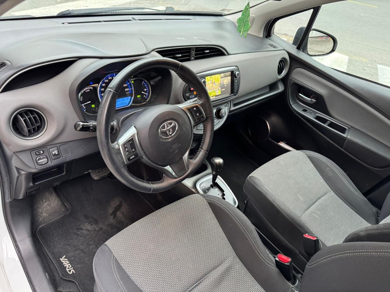 TOYOYA YARIS 1.5 HYBRID NEOPATENTATI AUTOMATICO