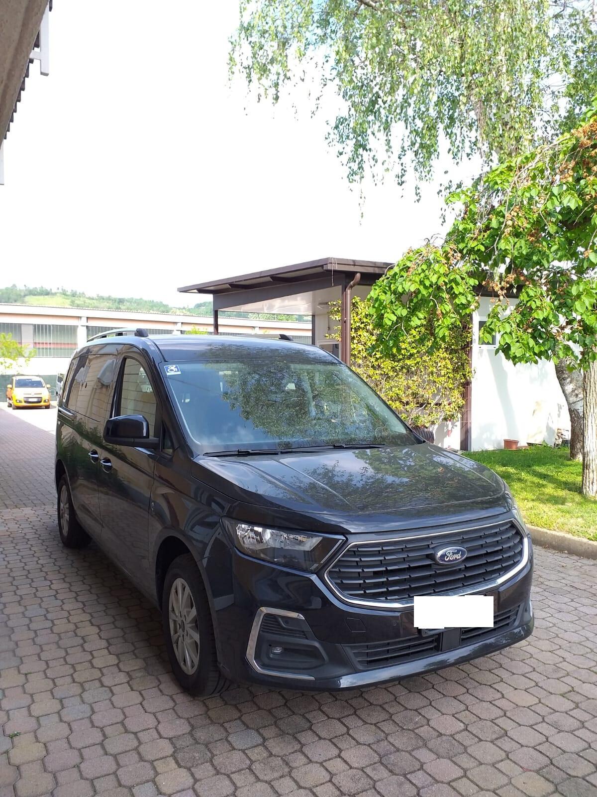 Ford Connect TRASPORTO DISABILI USATO D'OCCASIONE