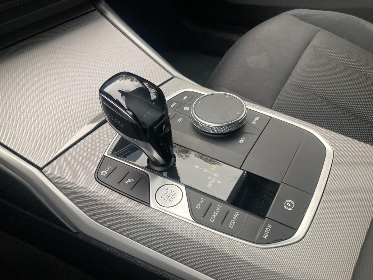 BMW 320d Touring mhev 48V xdrive auto