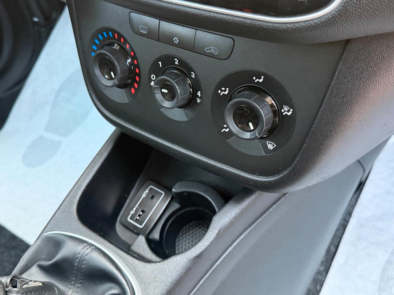 Fiat Punto New 1.3 M.JET 75 cv. 5p LOUNGE (MOTORE DA RIVEDERE)