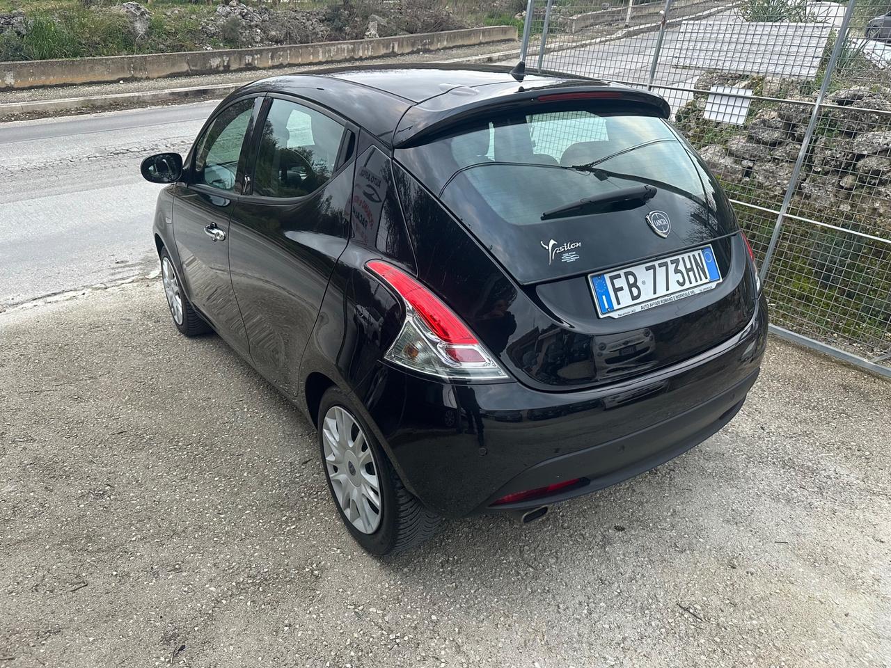 Lancia Ypsilon 1.3 MJT 16V 95 CV 5 porte S&S Silver