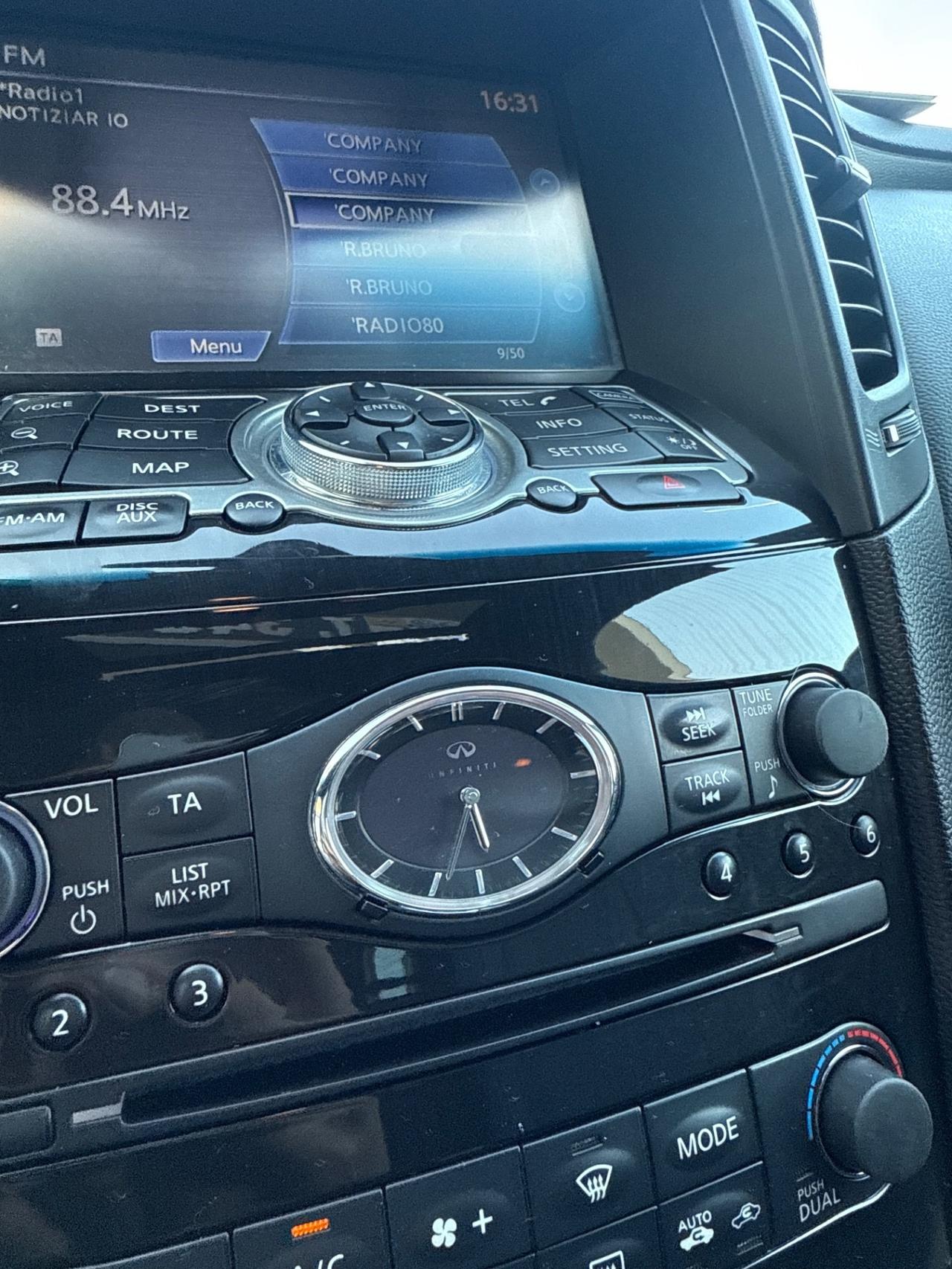 Infiniti QX70 3.0 diesel V6 AT S Design