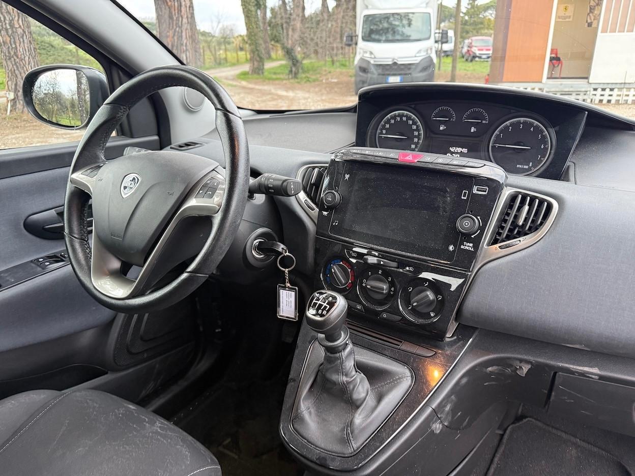 Lancia Ypsilon 1.0 FireFly 5 porte S&S Hybrid Gold