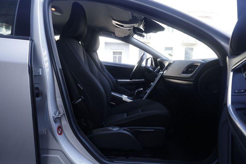 Volvo S60 Volvo S60 D3 Geartronic R-design Momentum 100KW ANNO 2014