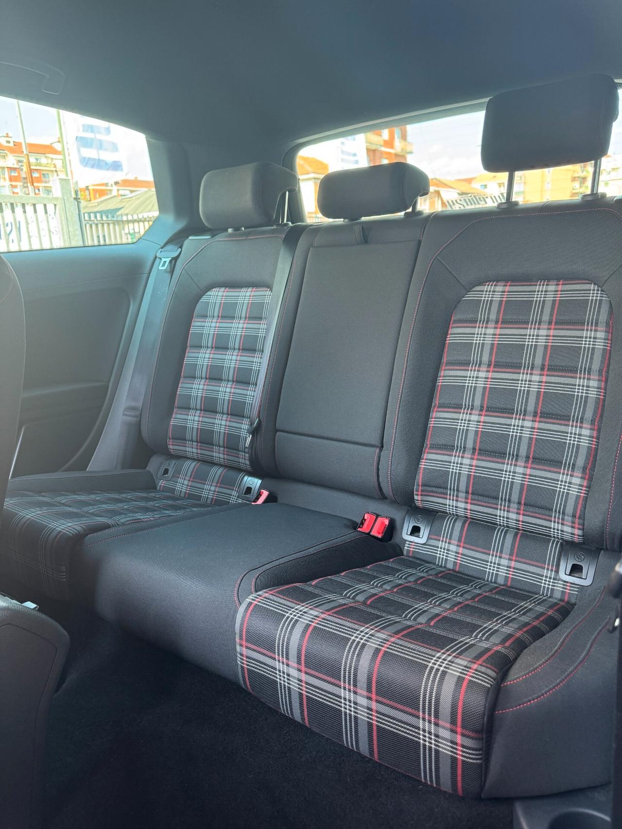 Volkswagen Golf GTI Performance 2.0 TSI 3p.