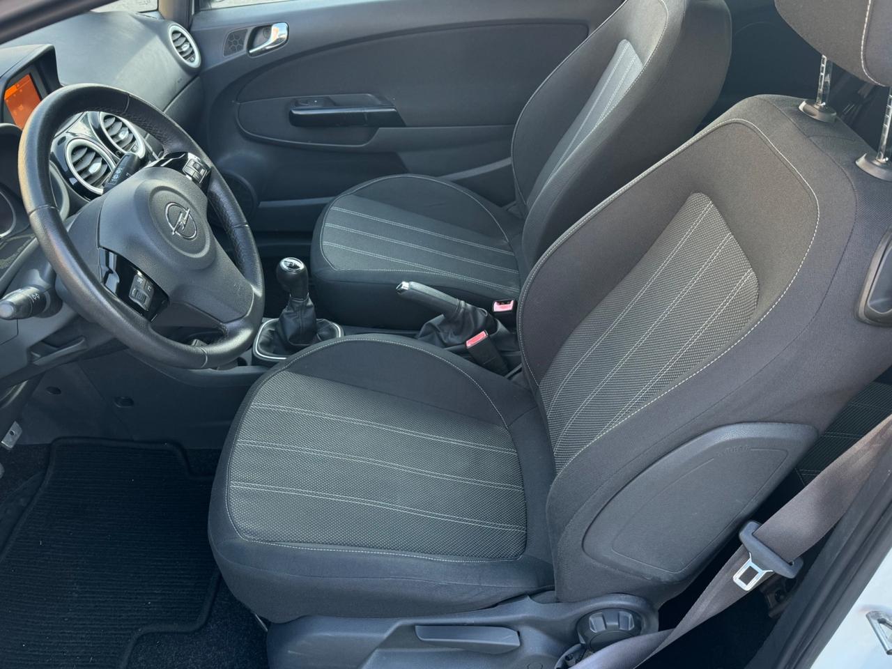 Opel Corsa 1.2 85CV 3 porte GPL-TECH b-color OK Neopatentati