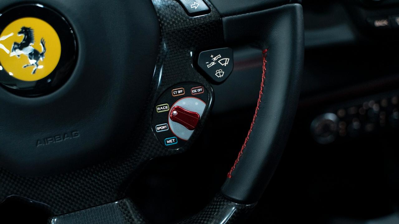 Ferrari 488 GTB 3.9 DCT FULL CARBON CARBOCERAMIC DISPLAY SEDIL