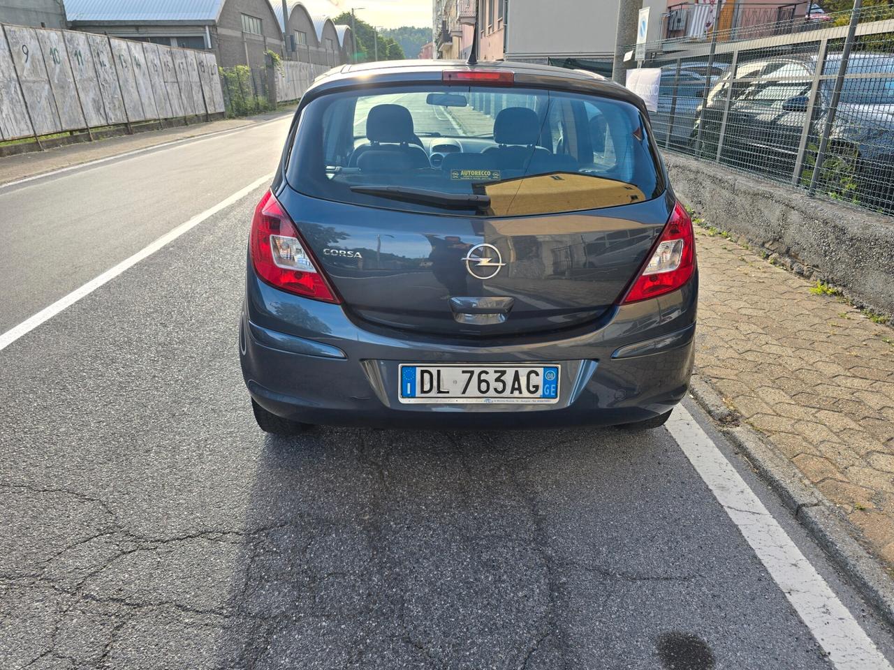 Opel Corsa 1.2 5 porte Club
