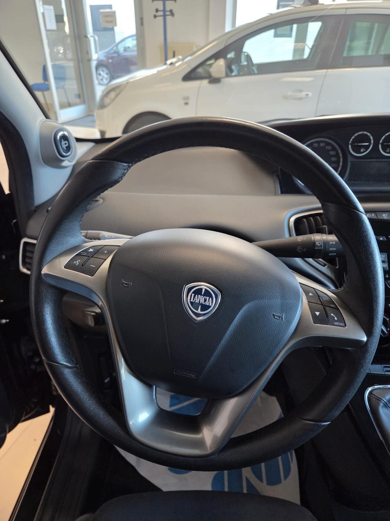 Lancia Ypsilon 1.2 69 CV 5 porte S&S Gold