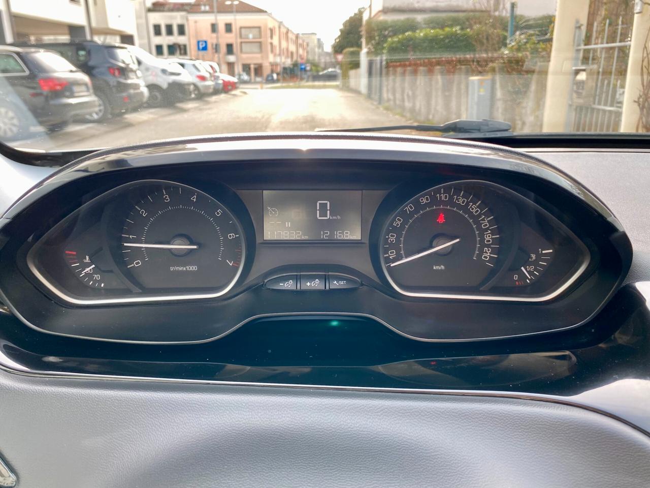 Peugeot 208 5p 1.2 puretech Active 82cv Distribuzione fatta!