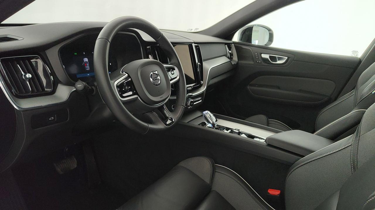 VOLVO XC60 2.0 b5 Plus Dark awd auto