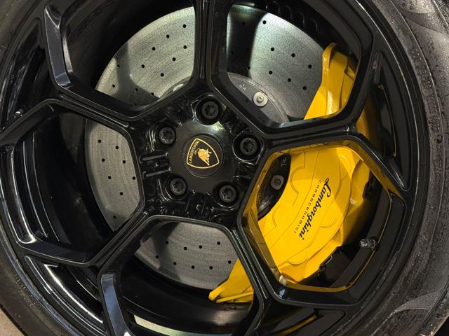 LAMBORGHINI Urus 4.0 Performante