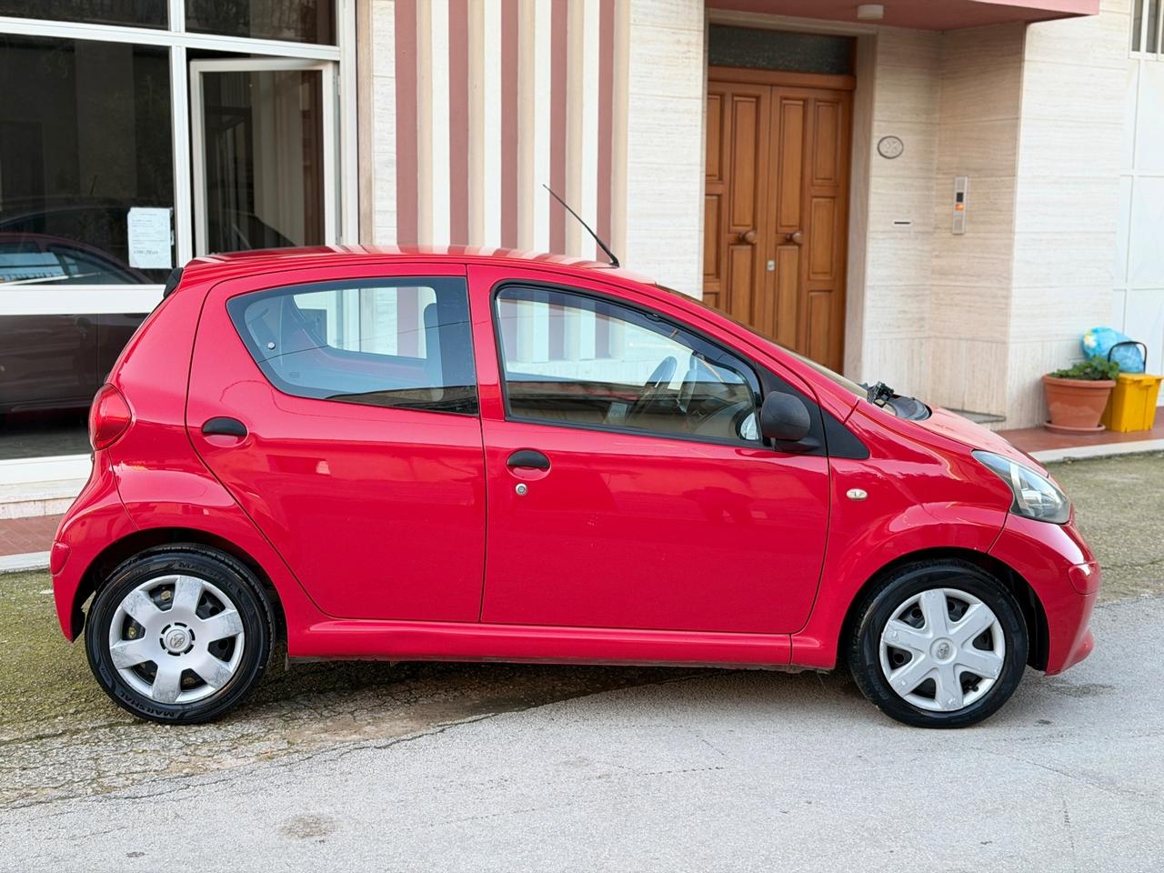 Toyota Aygo 1.0 12V VVT-i 5 porte Sol