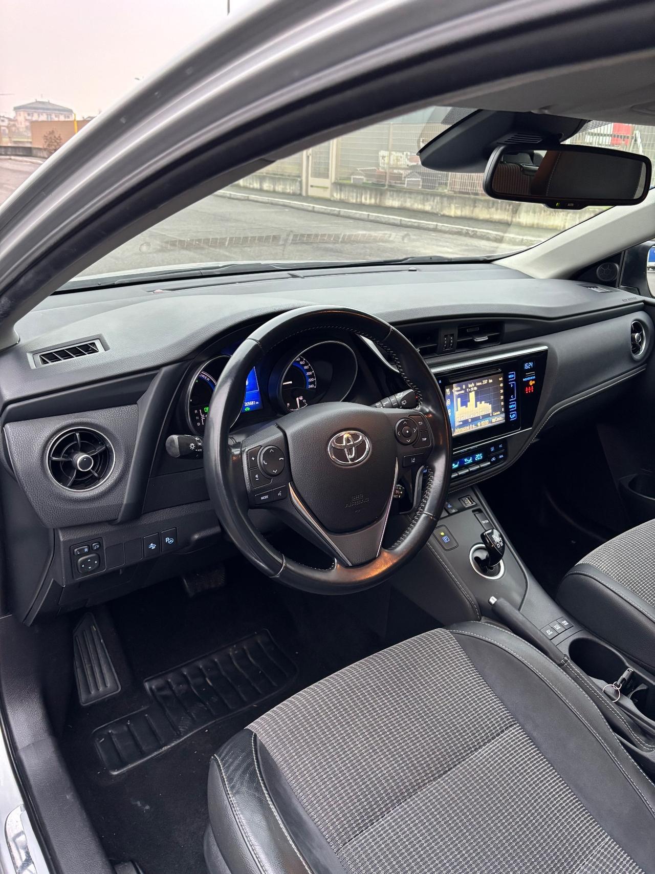 Toyota Auris Touring Sports 1.8 Hybrid Lounge