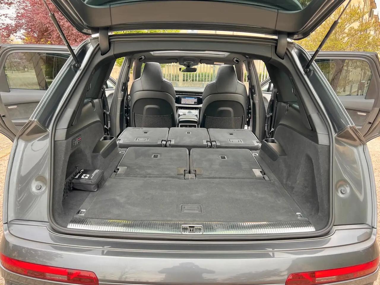 Audi SQ7 4.0 V8 Bi-Turbo TFSi 507cv aut. Tiptronic8 Quattro 7Posti Sport Attitude