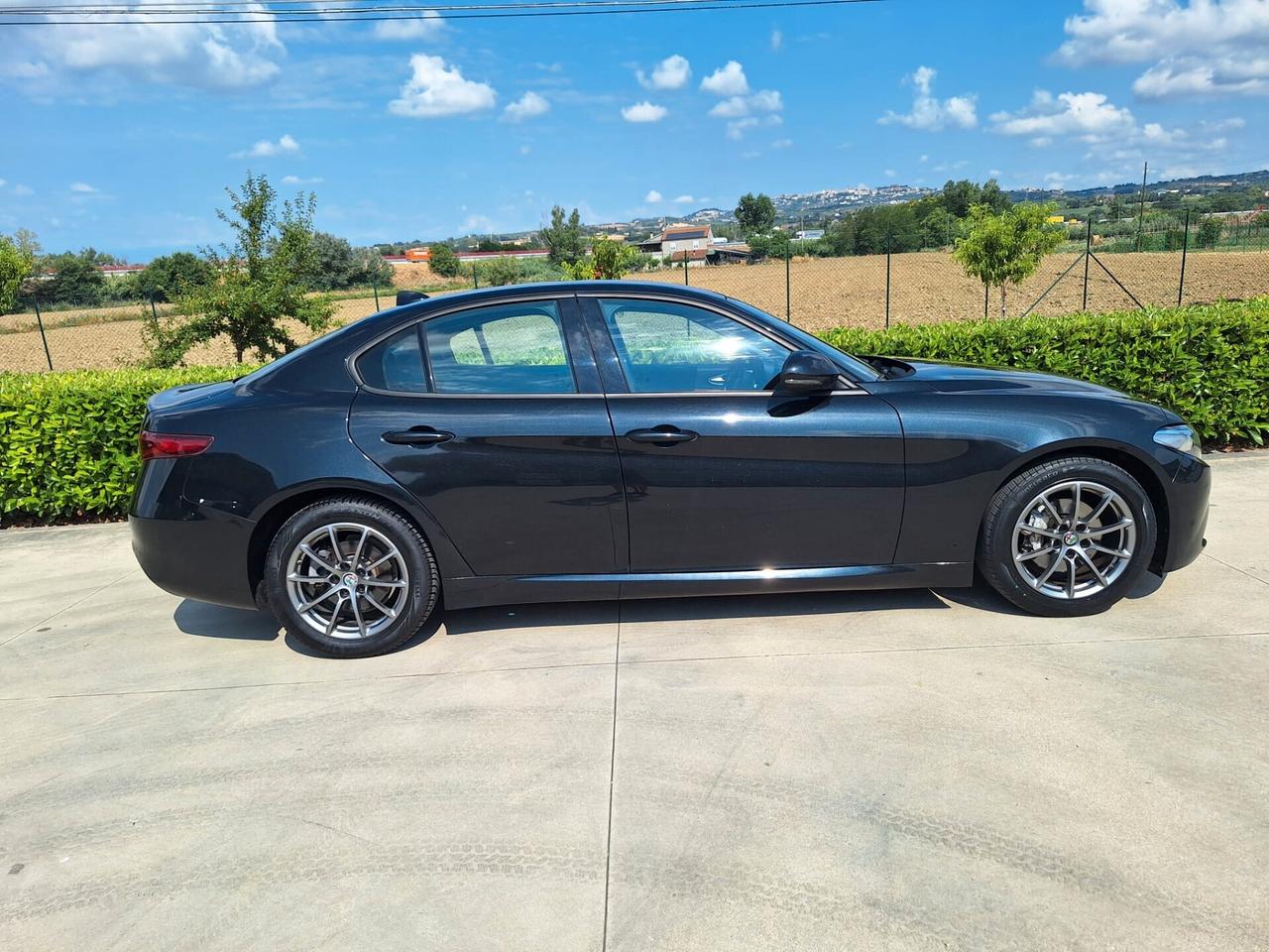 Alfa Romeo GiuliaDa € 236,00 Al mese