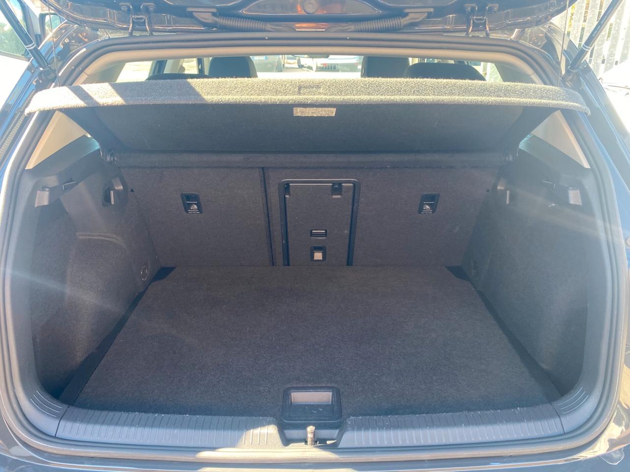 Volkswagen GOLF VIII 1.0 eTSi evo DsG LIFE 110Cv
