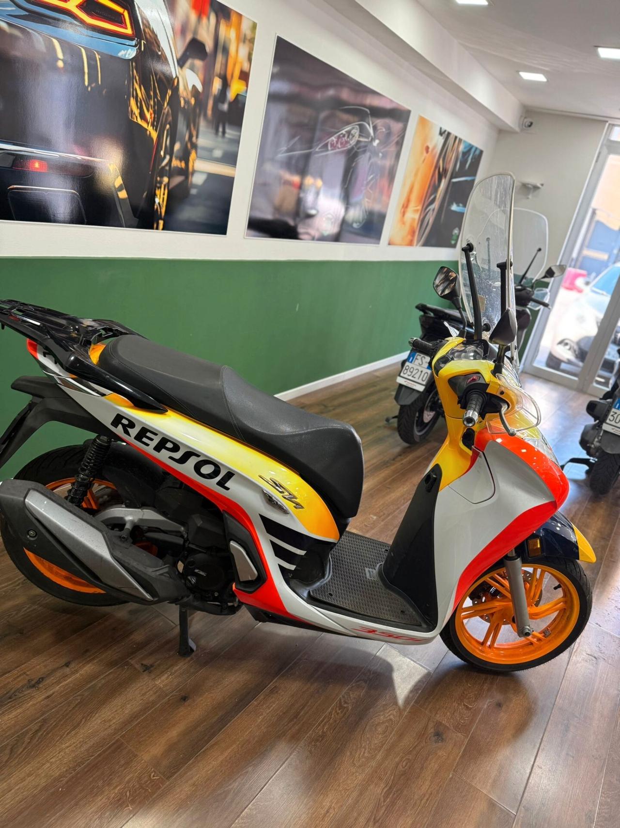 Honda SH 350 Repsol limited edition